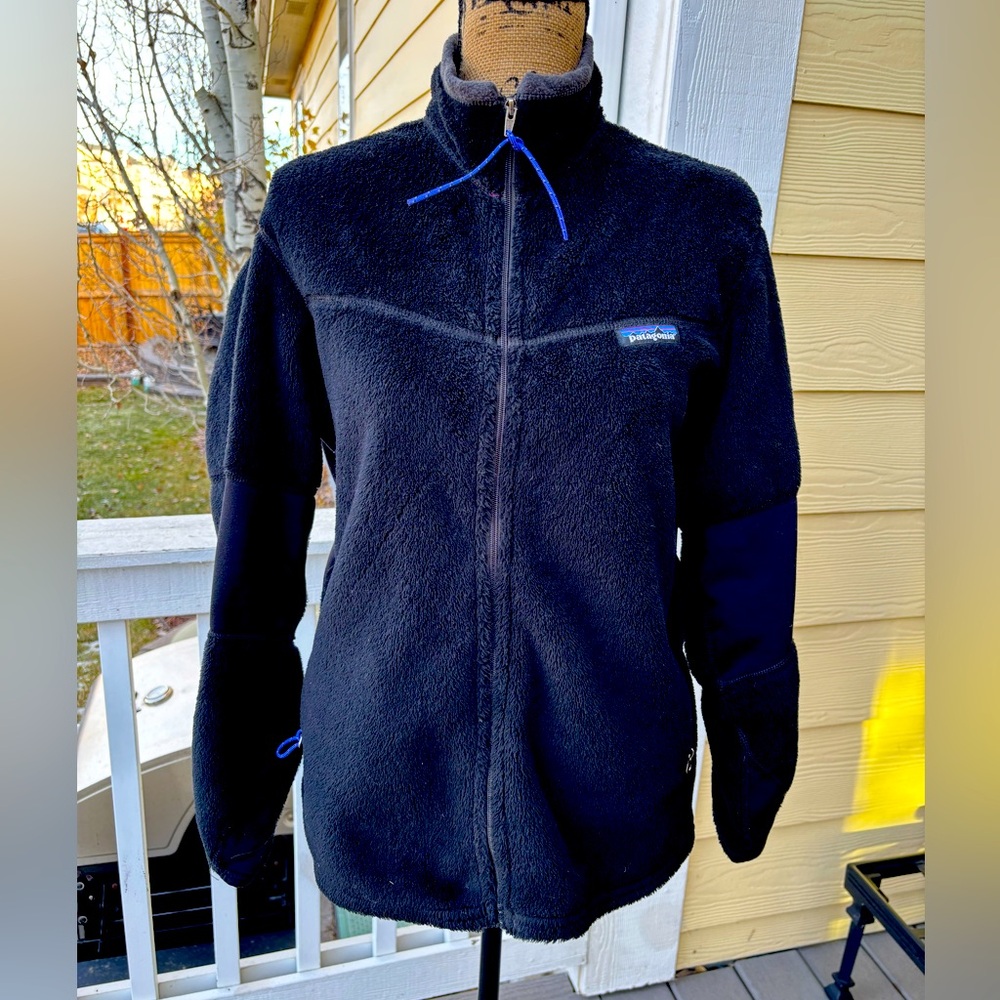 Cozy black Patagonia Fleece Jacket! Very good used condition 🏔️